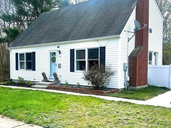 67 Deerfield Ridge Drive, Groton, CT 06355