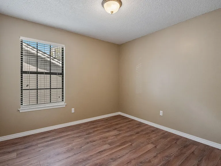 206 Esmond Ct — Photo 41