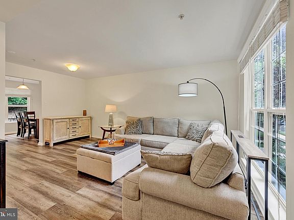 4th image of 718 Horse Chestnut Ct