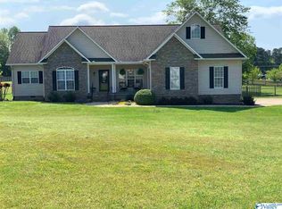 10 Autumn Run Rd NE, Fort Payne, AL 35967