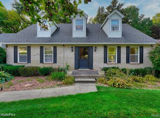 396 Melinda Cir, White Lake, MI