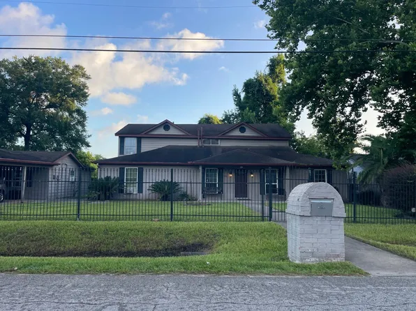 8115 Crestview Dr, Houston, TX 77028
