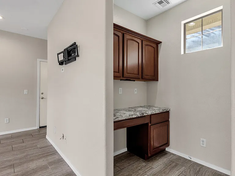 4365 E Morrow Dr — Photo 5