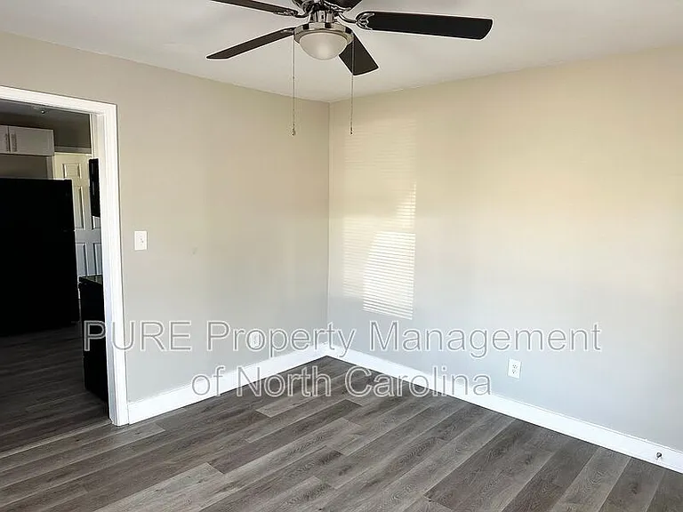 920 Holt St — Photo 6