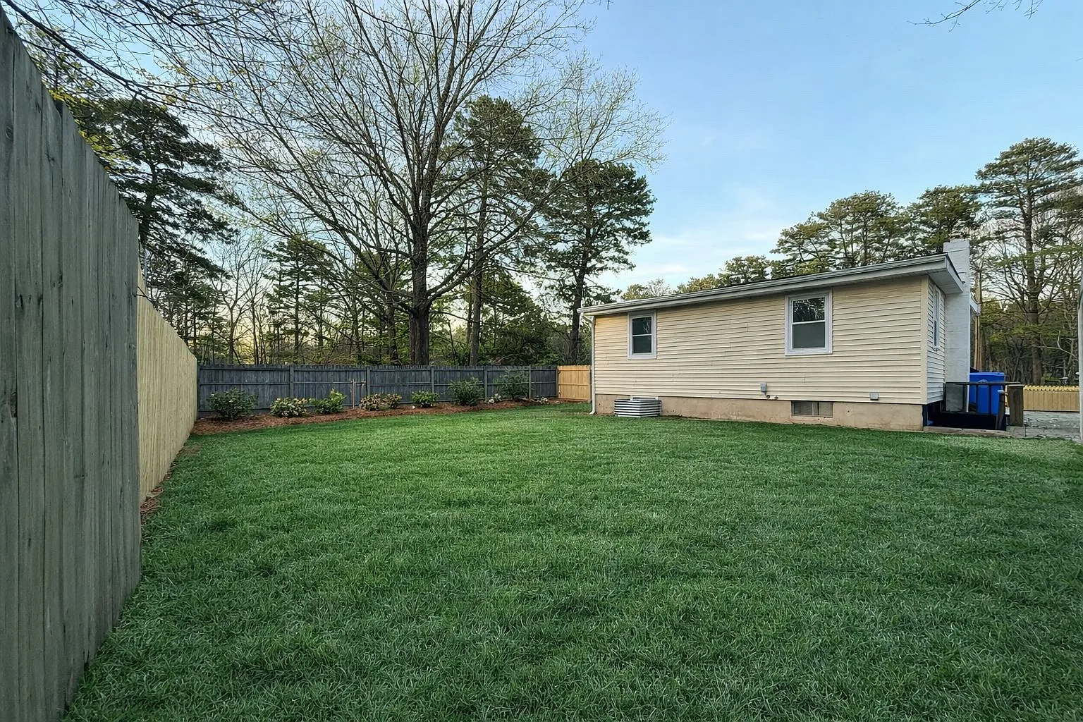 3 bed, 1200 sqft, $2,850 — Photo 2
