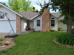 303 W Hunter Dr, Nixa, MO 65714