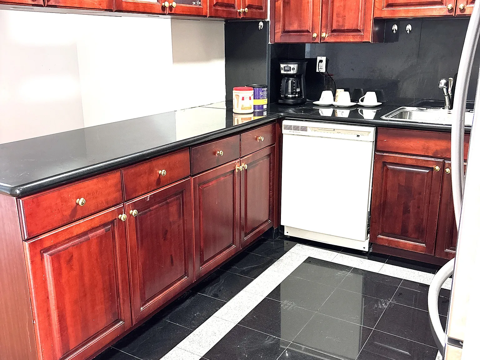 2 bed, 800 sqft, $3,000 — Photo 3