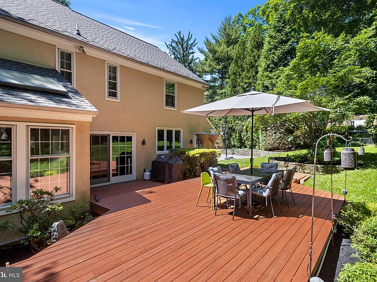 101 Woods Ln — Photo 37