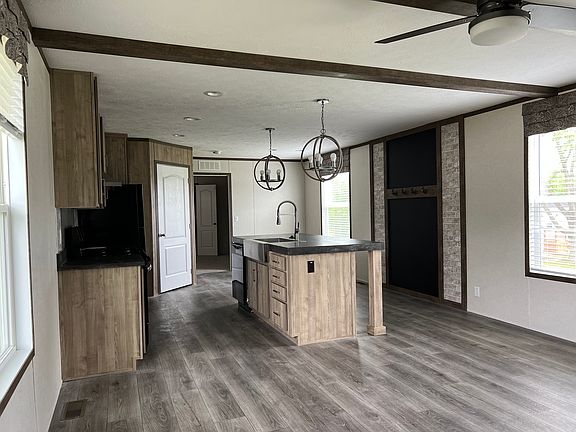 4th image of 181 Oak Ave #181