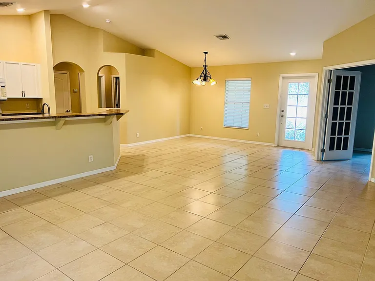 1214 NE 19th Ct — Photo 20
