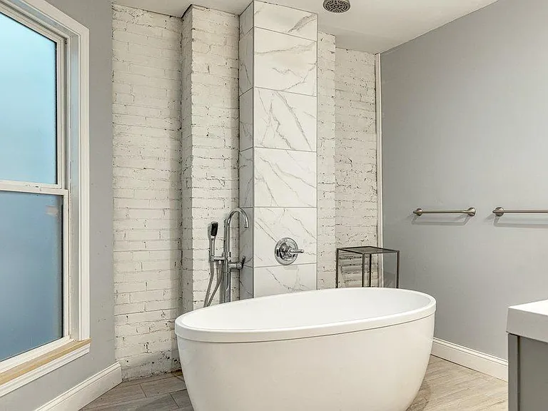 3rd floor full bath