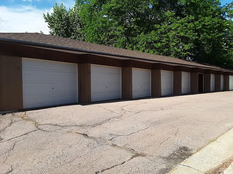 400 N Lake Ave — Photo 15