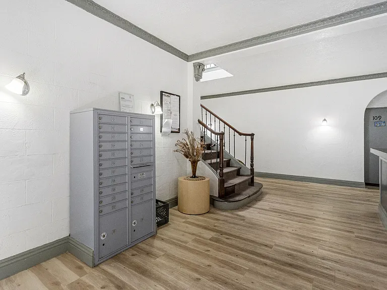21 Westminster Ave #101 — Photo 11