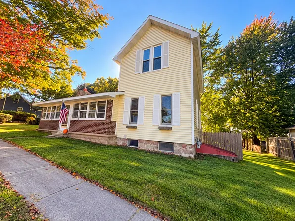 61 Probasco St, Casnovia, MI 49318