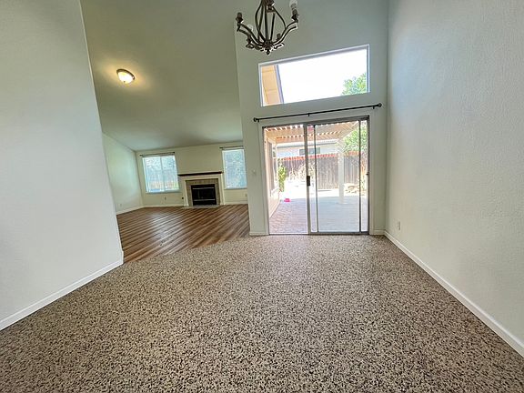 2nd image of 2082 E Minarets Ave