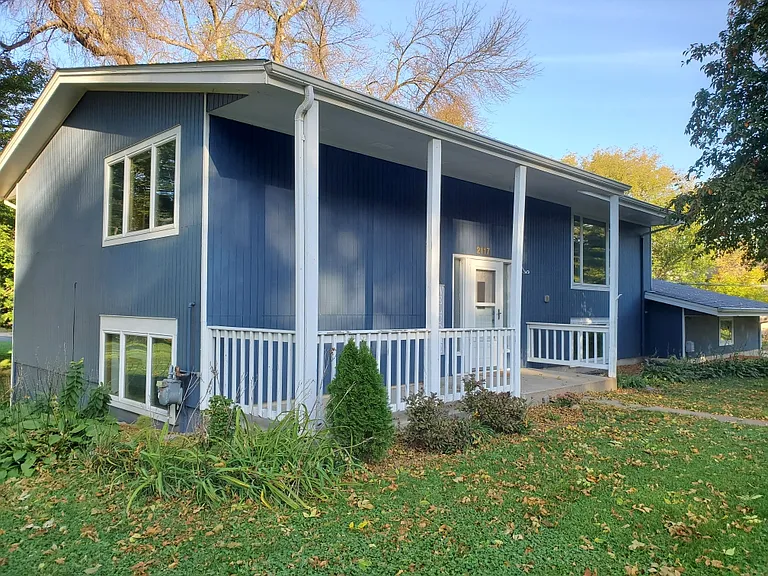 2117 Fern Ln — Photo 1