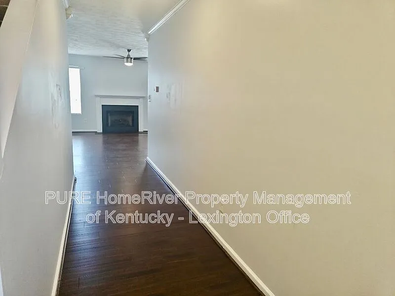 3 bed, 2.5 bath, 1704 sqft, $1,995 — Photo 2