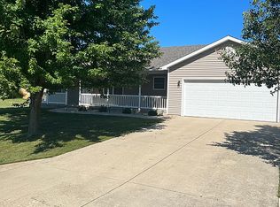 405 Carol Ave, Le Roy, IL
