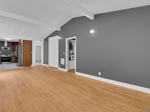 5th image of 308 Hamilton Dr NE