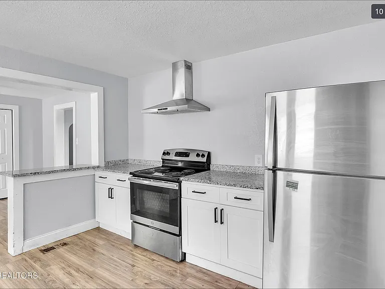 2410 Jefferson Ave — Photo 9