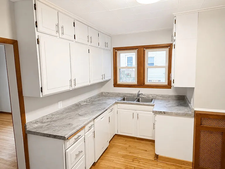 915 W 3rd St #1 — Photo 4