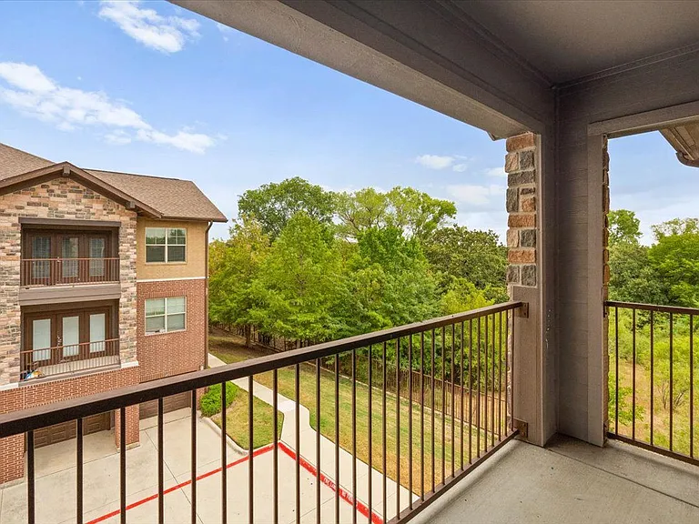 2436 S Valley Pkwy — Photo 33