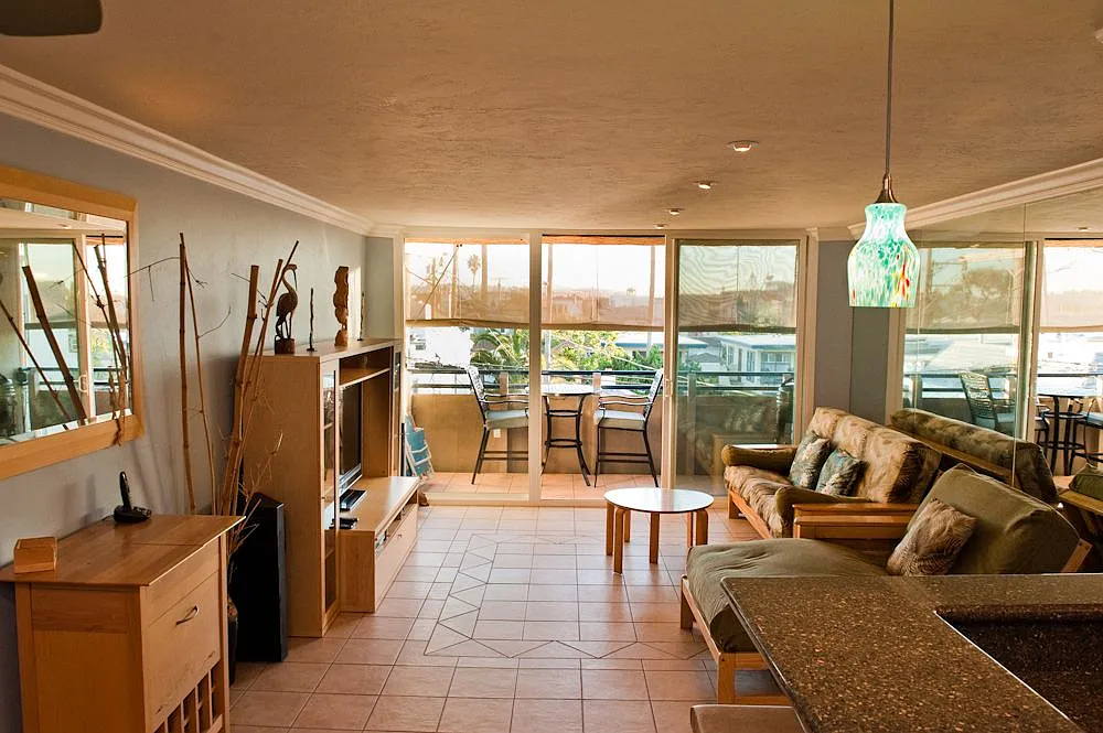 2 bed, 940 sqft, $4,000 — Photo 1