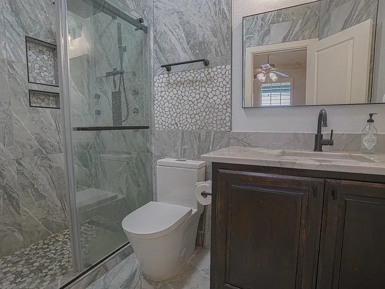 1209 Savoy Ln — Photo 5