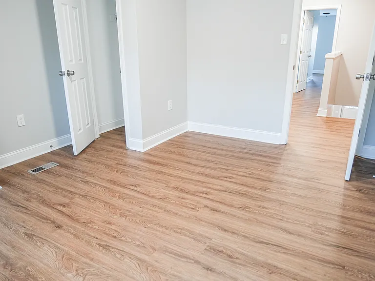 2624 E Madison St — Photo 12