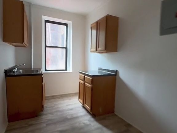 3rd image of 45 E Mosholu Pkwy N APT 3C