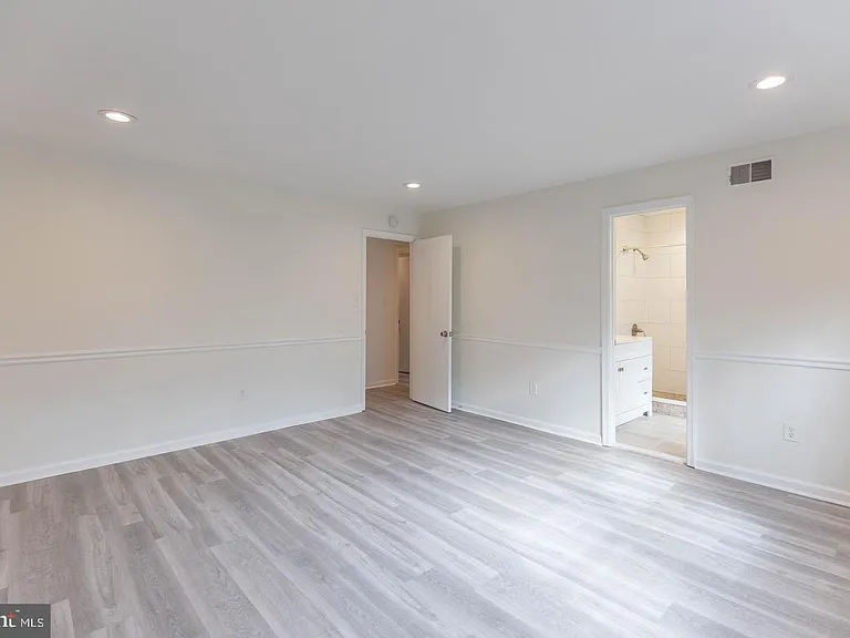 9311 Marycrest St — Photo 16