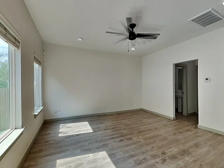13526 Vinita Dr — Photo 2