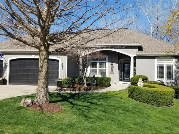 10427 River Hills Pl, Parkville, MO 64152