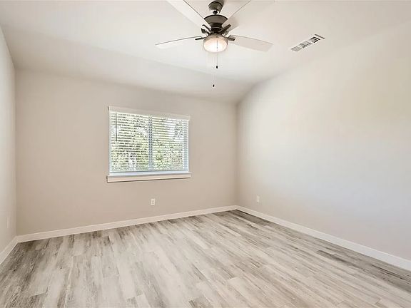 5th image of 1220 Creekbank Dr