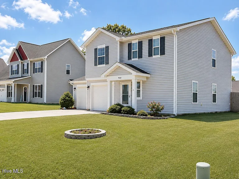 900 Haystack Ln — Photo 2