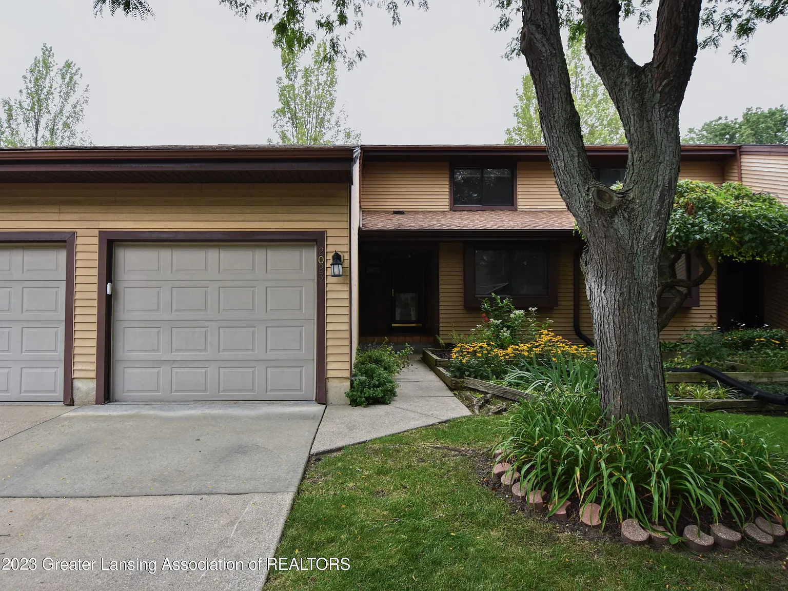 2023 E Provincial House Dr photo 1