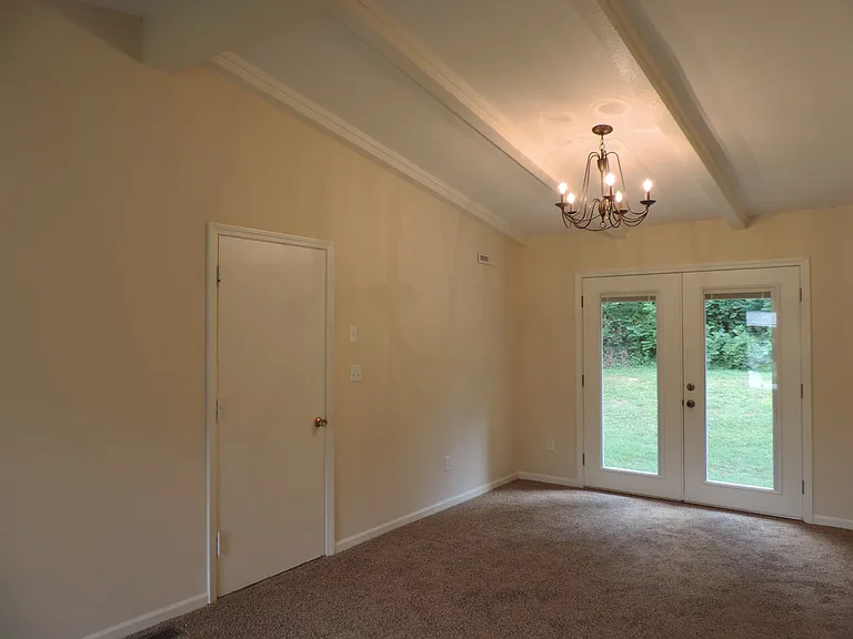 804 E Clark St — Photo 6