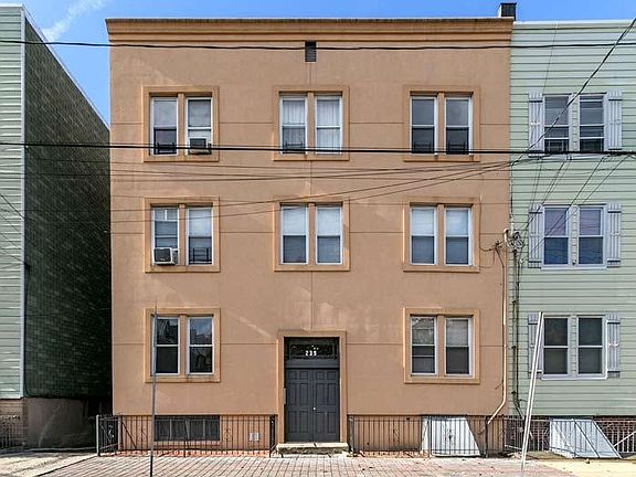 5th image of 239 Liberty Ave #C5ed1512c