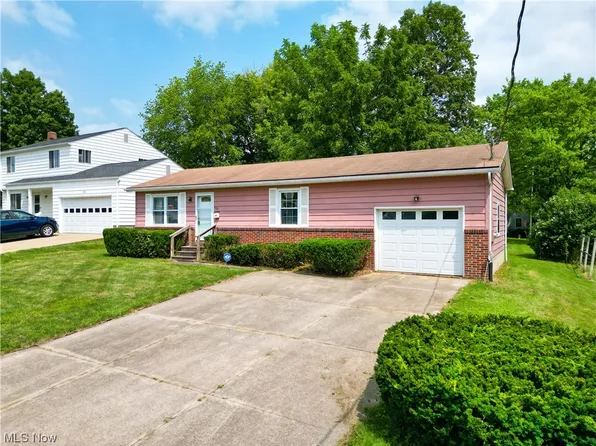 628 2nd St, Ravenna, OH 44266