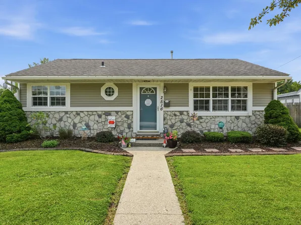 2516 Wicker Park Dr, Highland, IN 46322