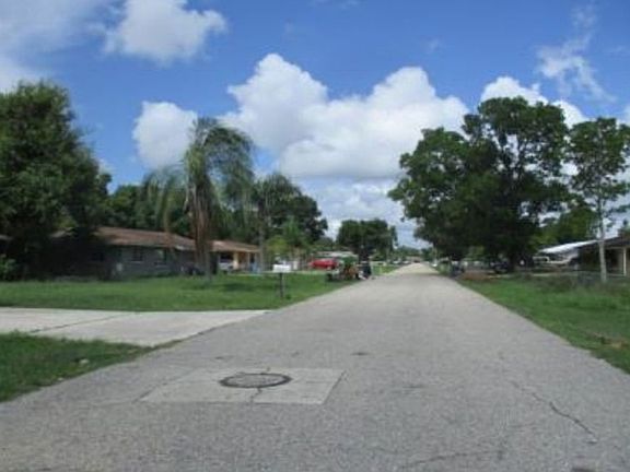 Exterior Neighborhood (street photo)