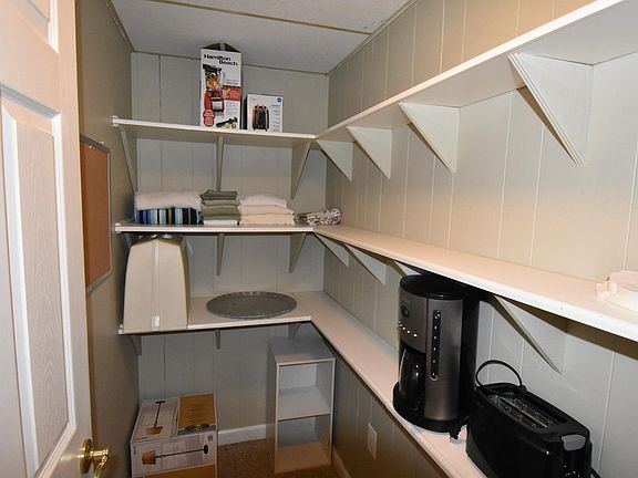 LARGE PANTRY