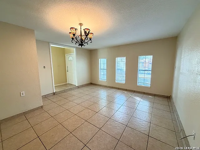 4 bed, 2.5 bath, 1443 sqft, $1,495 — Photo 2