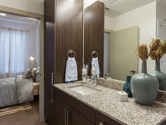 Relaxing bath with custom style finishes