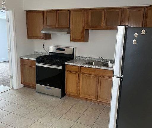 3rd image of 9245 Lee Rd