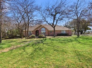1201 E Apache Trl, Granbury, TX 76048
