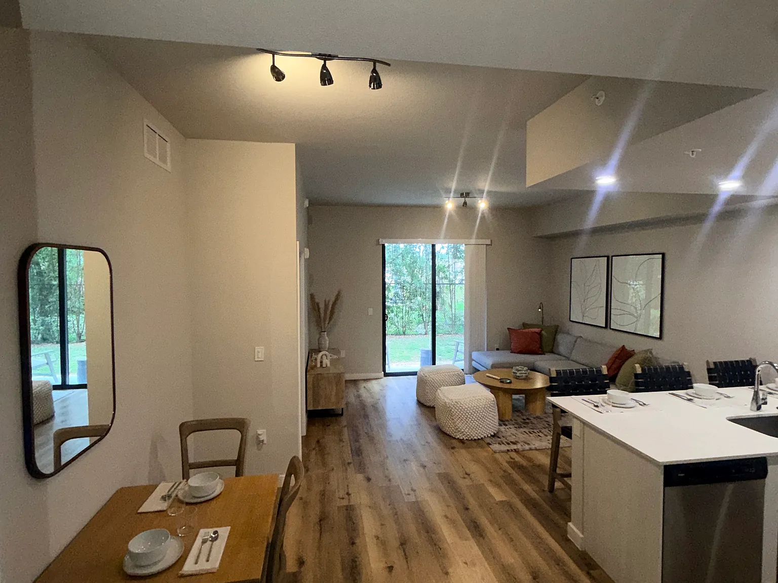 1 bed, 727 sqft, $2,365 — Photo 4