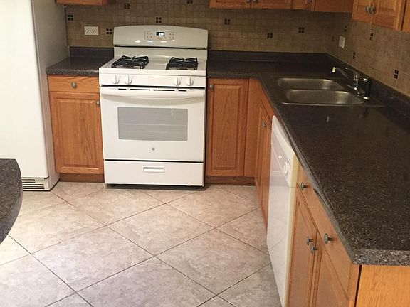4th image of 685 E Fullerton Ave APT 202