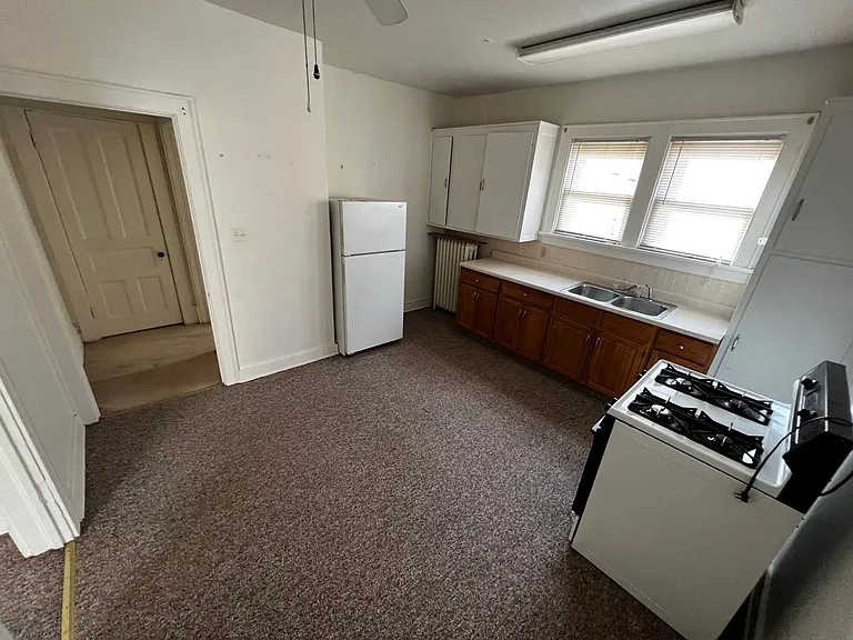 1403 Charleston Ave E — Photo 9