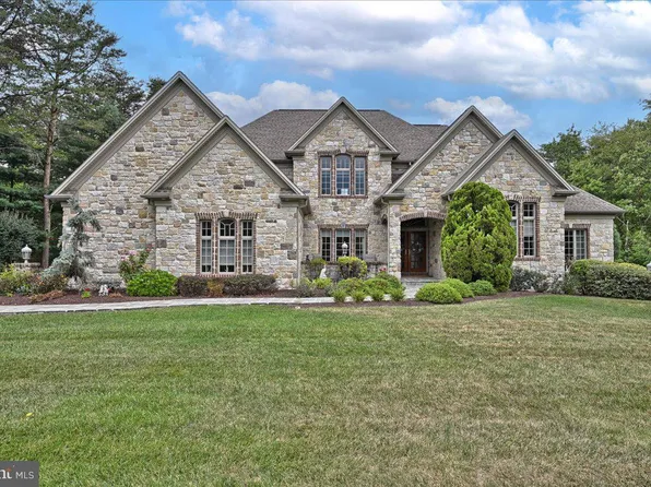 1945 Monterey Dr, Mechanicsburg, PA 17050